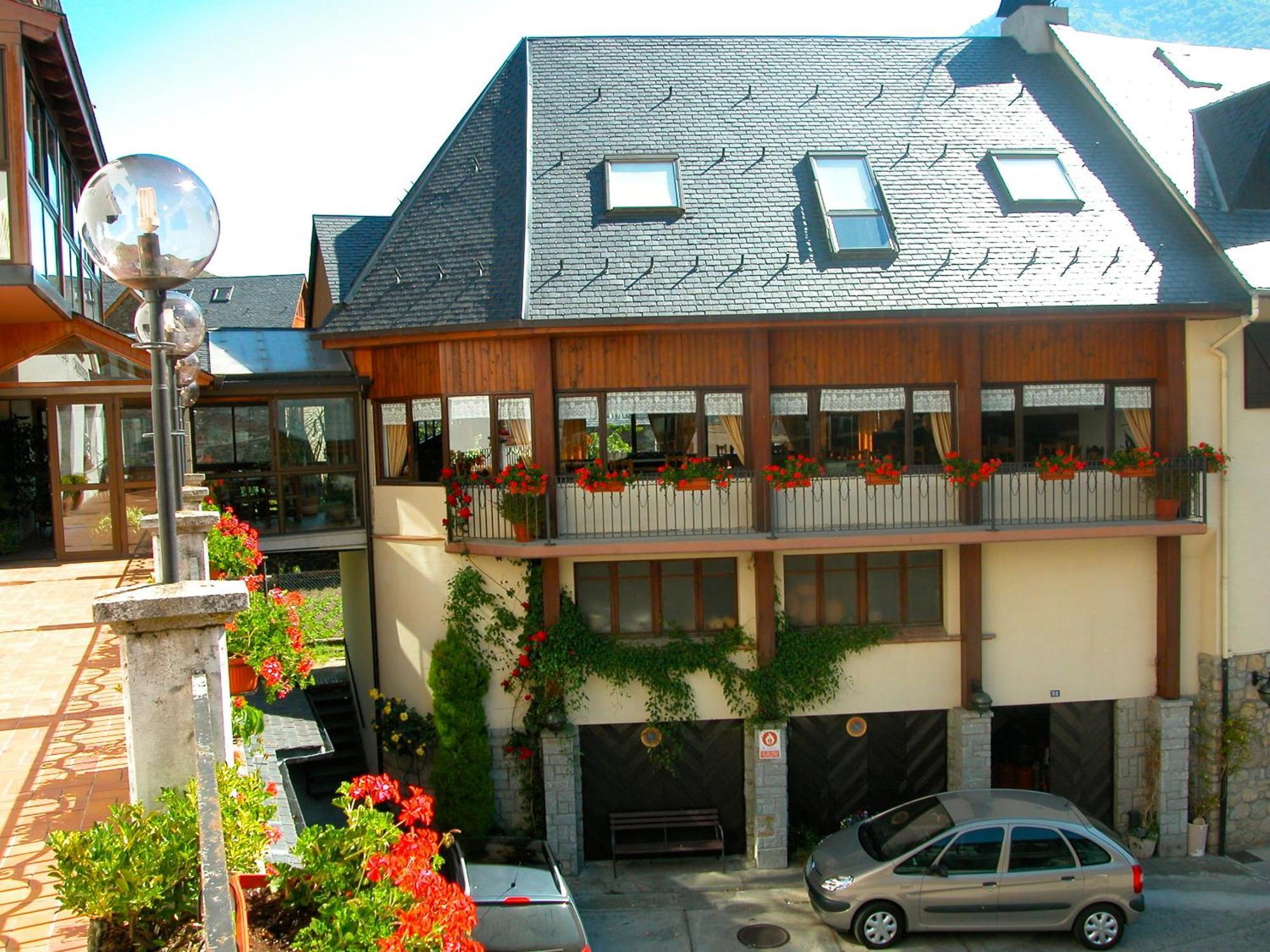 Hosteria Catalana Bossòst Exterior photo